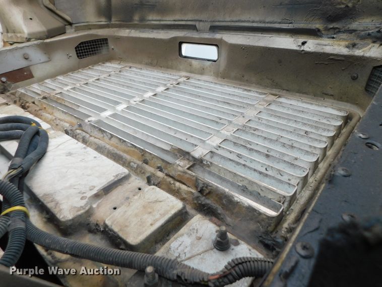 image for item DJ5972 1996 International 4900  refuse truck