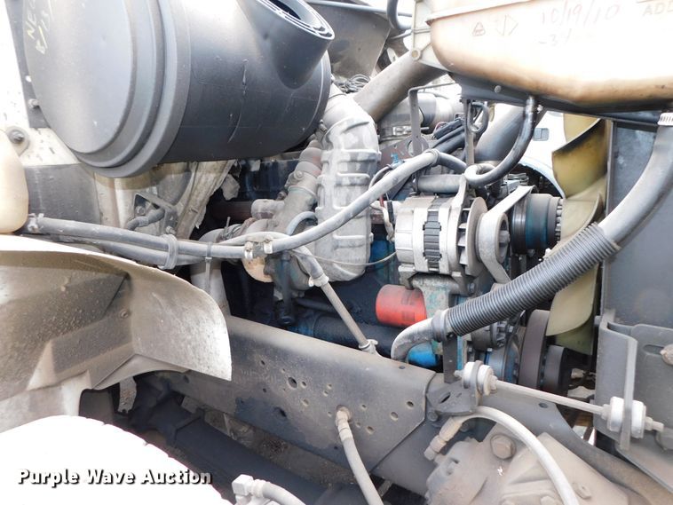 image for item DJ5972 1996 International 4900  refuse truck