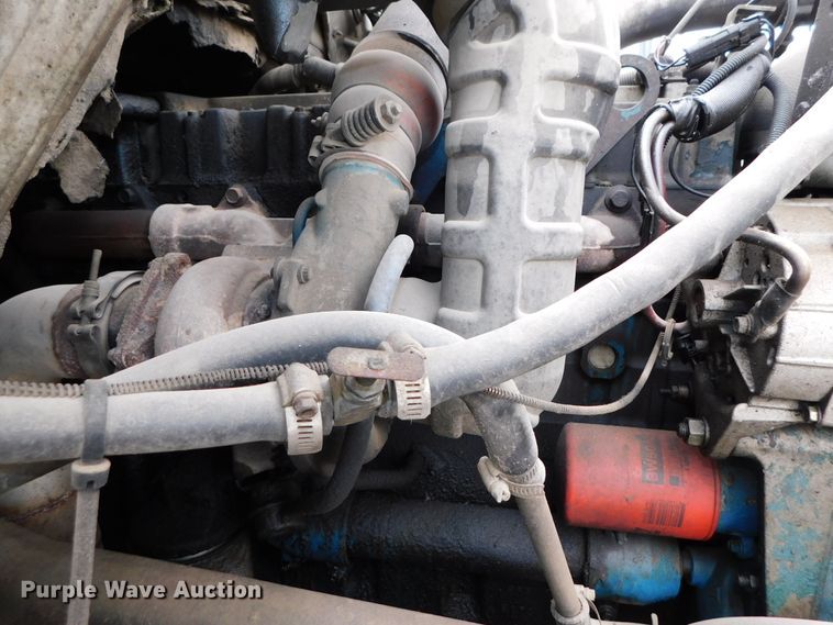 image for item DJ5972 1996 International 4900  refuse truck