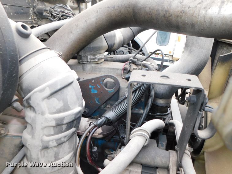 image for item DJ5972 1996 International 4900  refuse truck