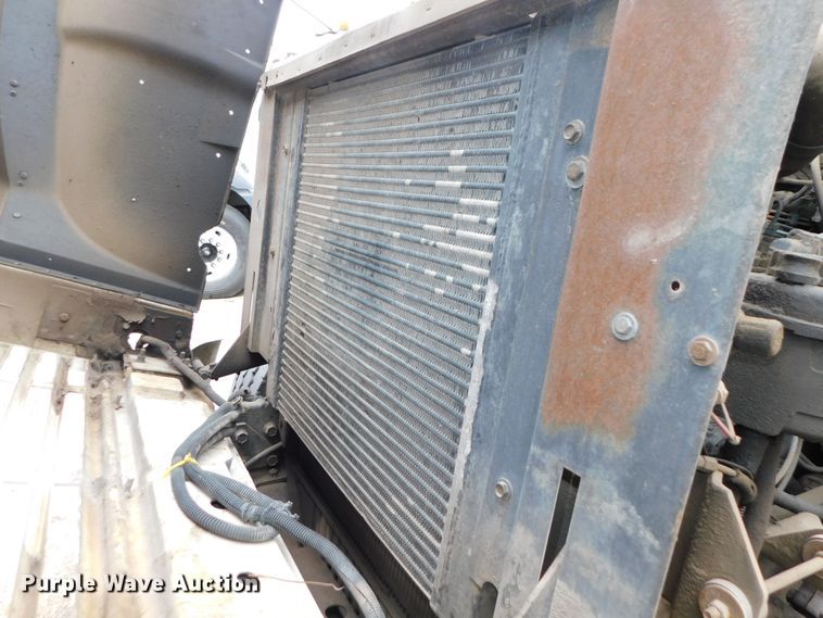 image for item DJ5972 1996 International 4900  refuse truck