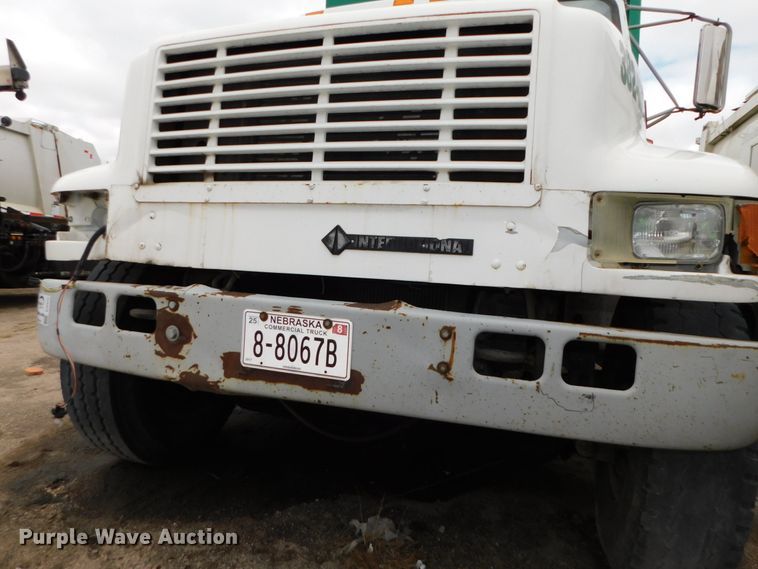 image for item DJ5972 1996 International 4900  refuse truck