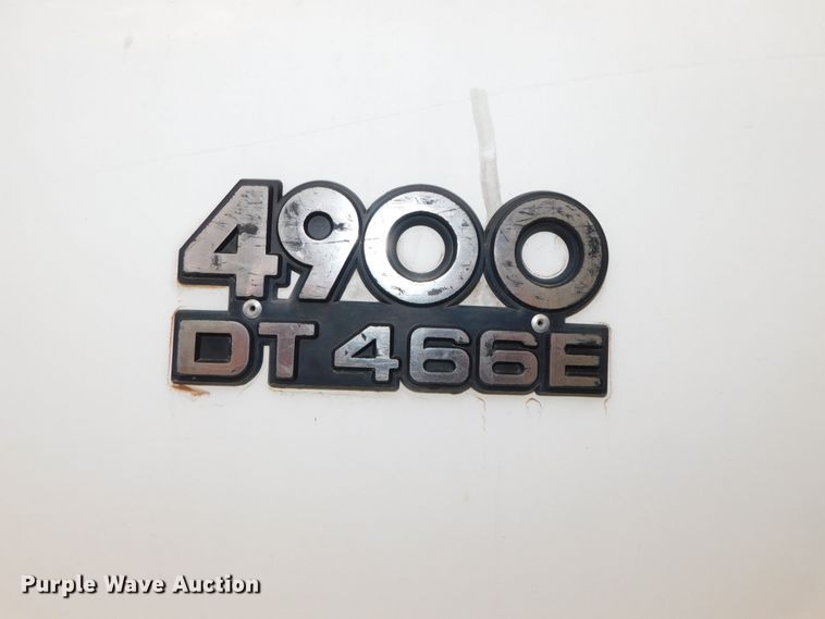 image for item DJ5972 1996 International 4900  refuse truck