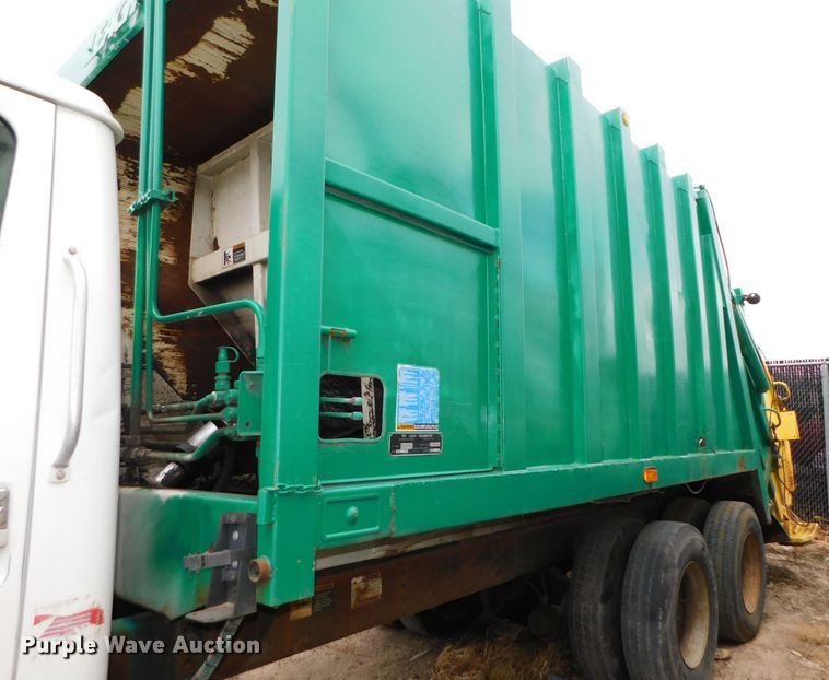 image for item DJ5972 1996 International 4900  refuse truck