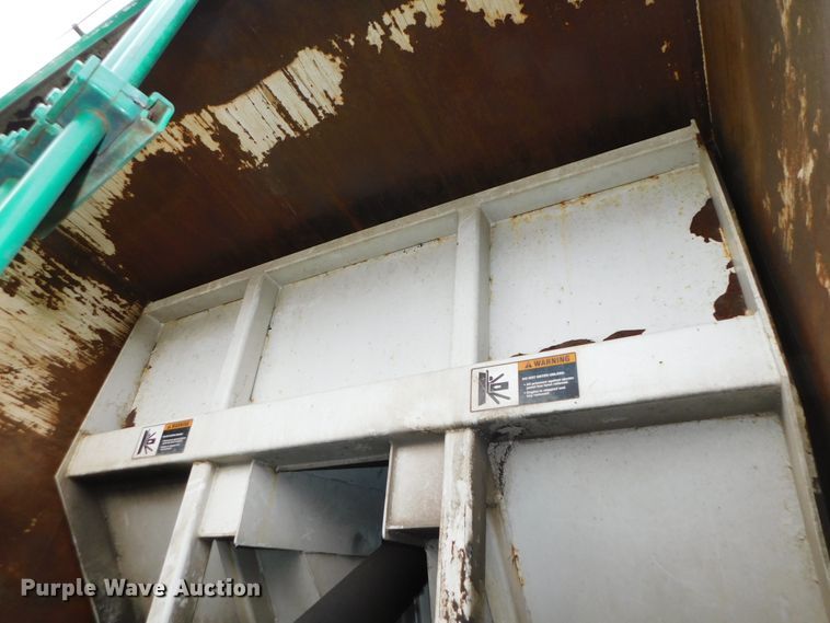 image for item DJ5972 1996 International 4900  refuse truck