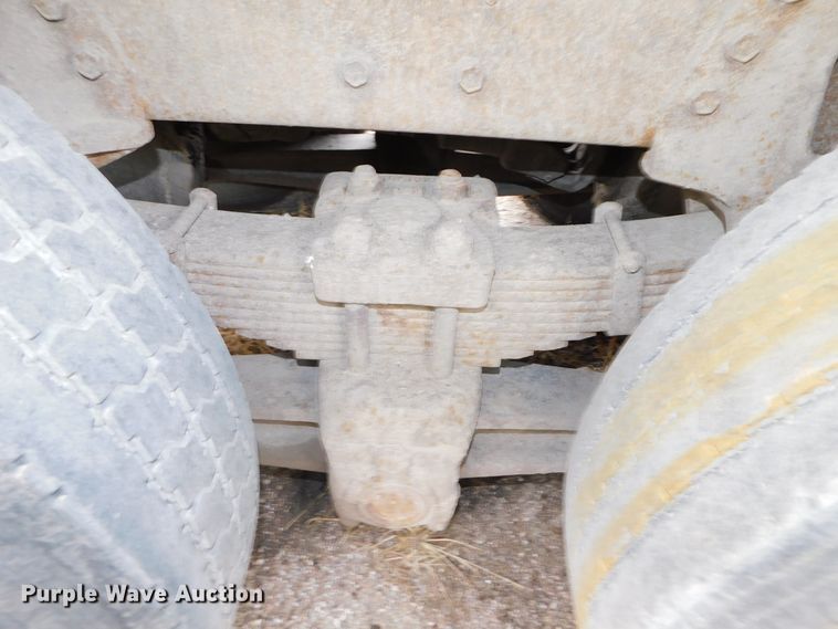 image for item DJ5972 1996 International 4900  refuse truck