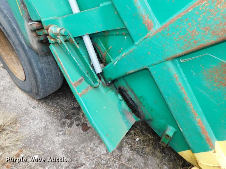 image for item DJ5972 1996 International 4900  refuse truck