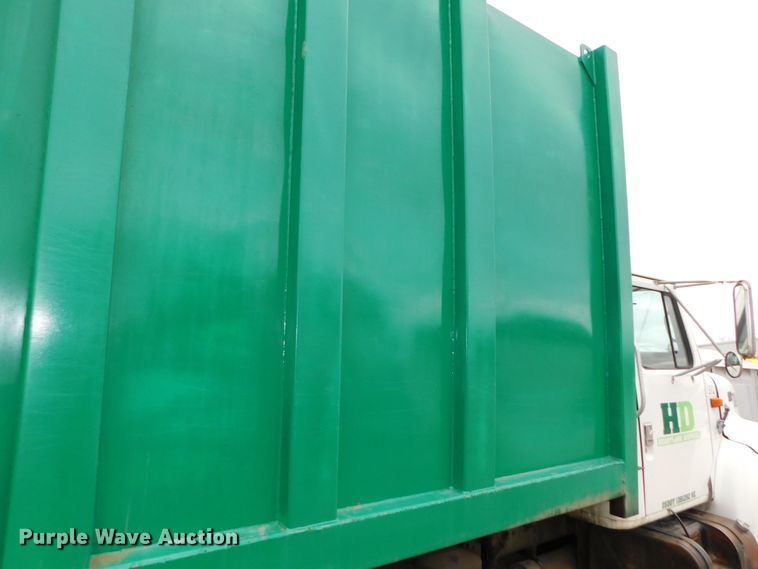 image for item DJ5972 1996 International 4900  refuse truck