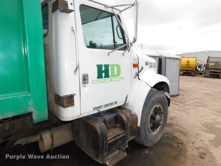 image for item DJ5972 1996 International 4900  refuse truck