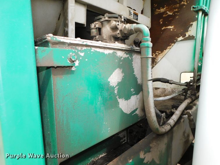 image for item DJ5972 1996 International 4900  refuse truck