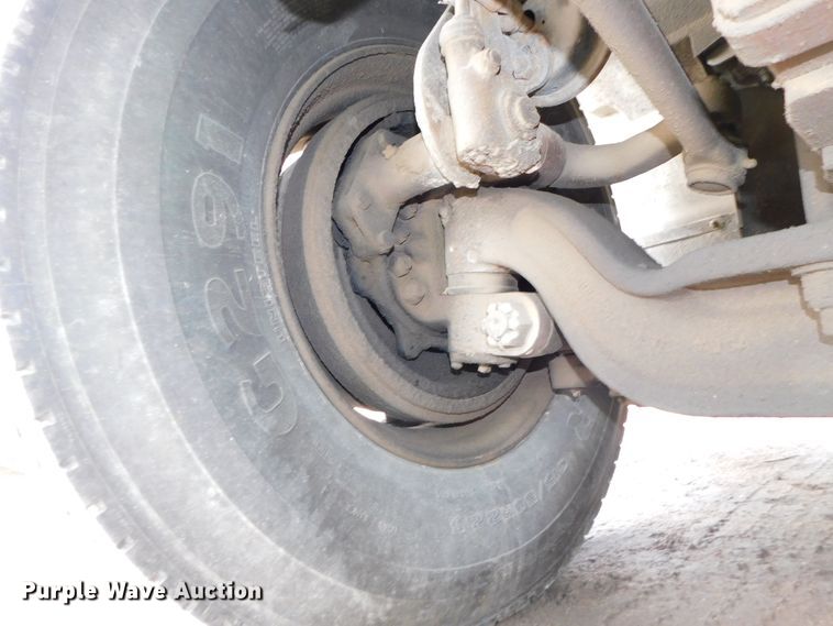 image for item DJ5972 1996 International 4900  refuse truck