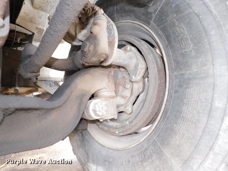 image for item DJ5972 1996 International 4900  refuse truck