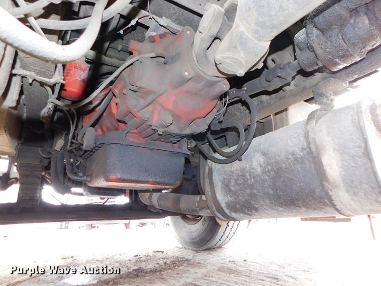 image for item DJ5972 1996 International 4900  refuse truck