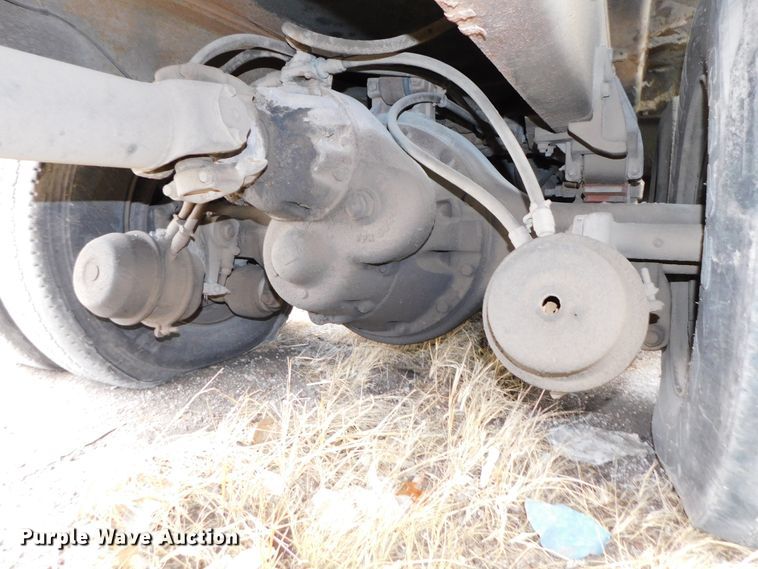 image for item DJ5972 1996 International 4900  refuse truck