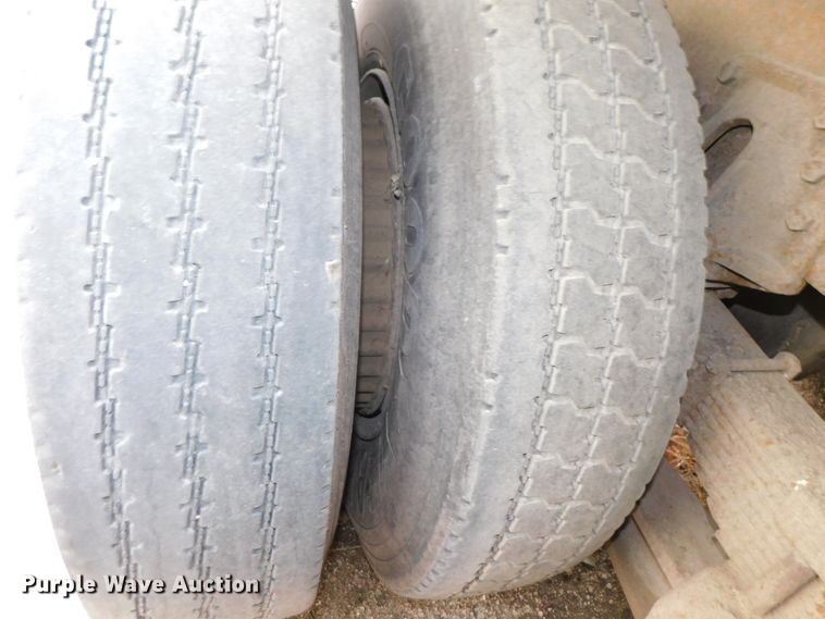 image for item DJ5972 1996 International 4900  refuse truck