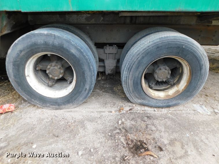 image for item DJ5972 1996 International 4900  refuse truck