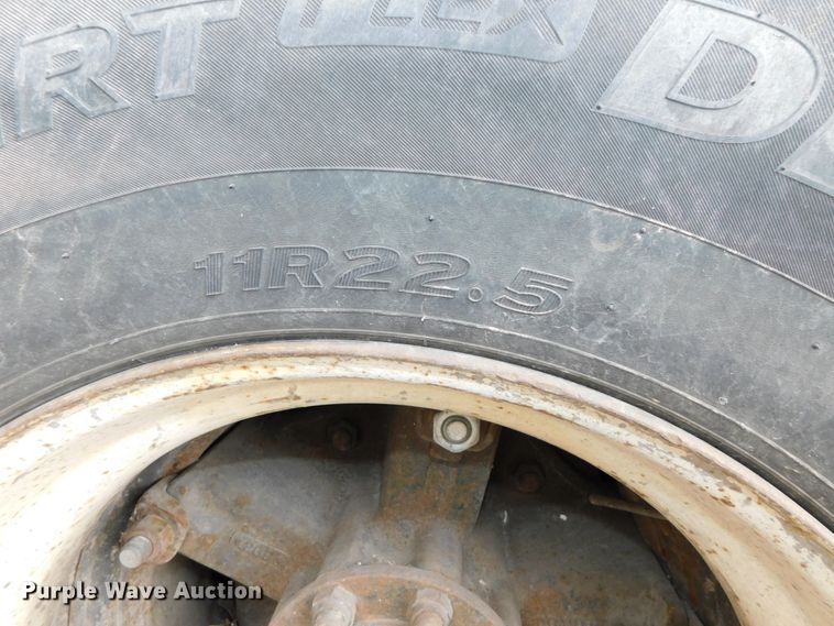 image for item DJ5972 1996 International 4900  refuse truck