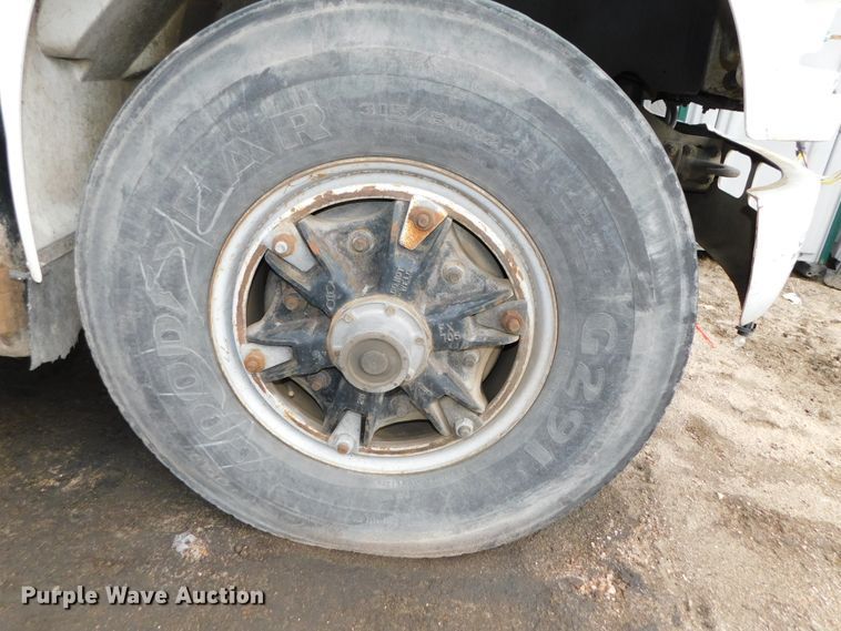 image for item DJ5972 1996 International 4900  refuse truck