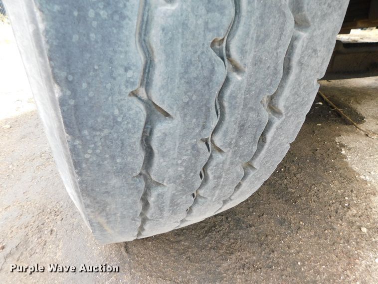 image for item DJ5972 1996 International 4900  refuse truck