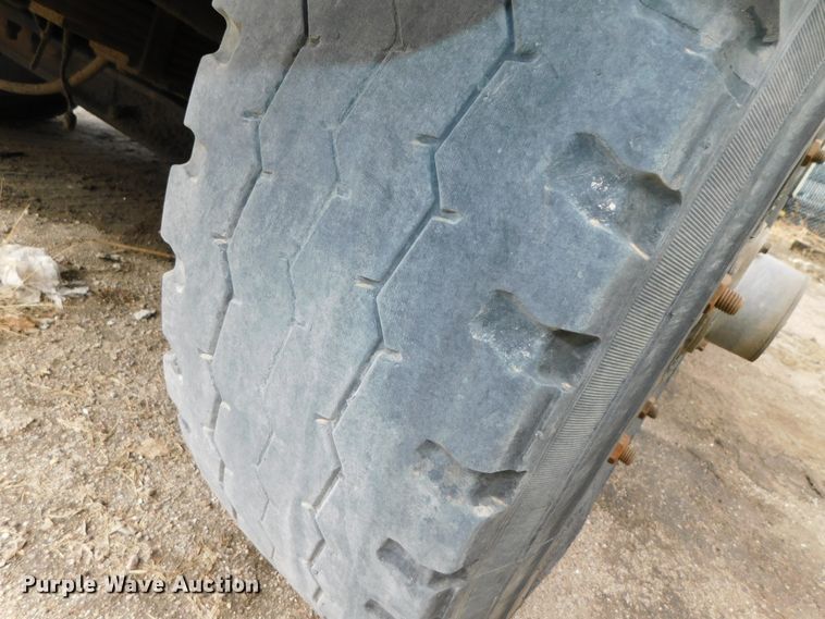 image for item DJ5972 1996 International 4900  refuse truck