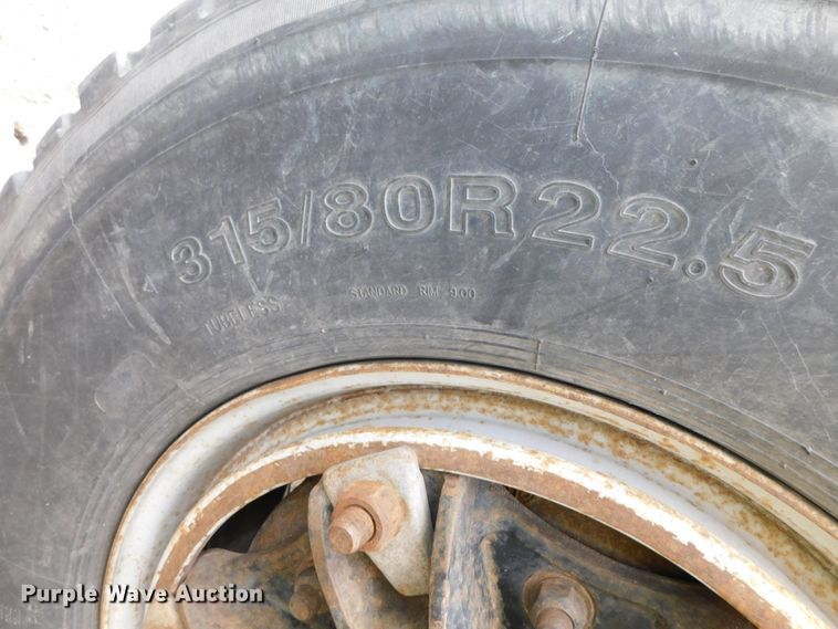 image for item DJ5972 1996 International 4900  refuse truck