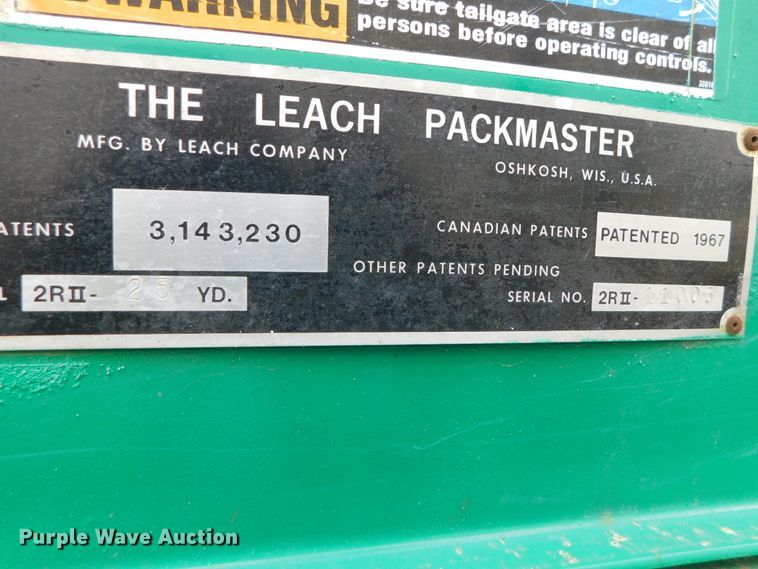 image for item DJ5972 1996 International 4900  refuse truck