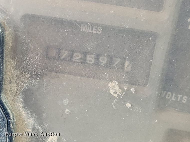 image for item DJ5972 1996 International 4900  refuse truck