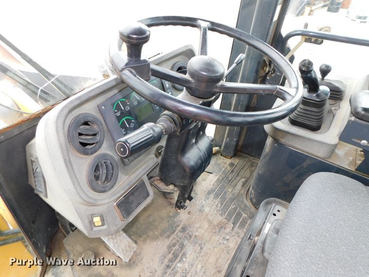 image for item DJ5982 2006 John Deere 644J  wheel loader