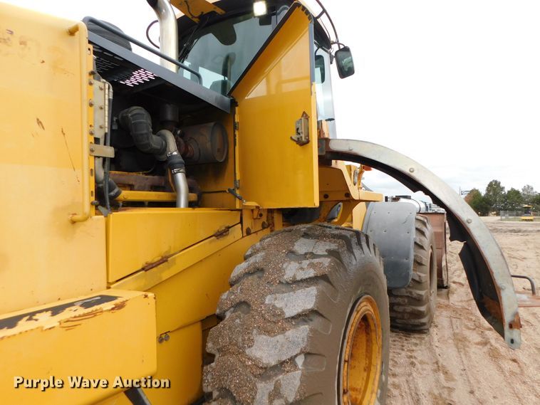 image for item DJ5982 2006 John Deere 644J  wheel loader