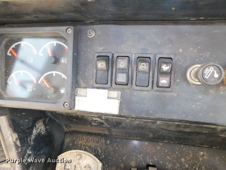 image for item DJ5995 2002 Caterpillar 963C LGP  track loader