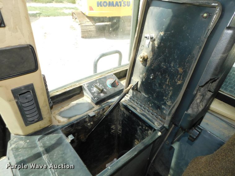 image for item DJ5995 2002 Caterpillar 963C LGP  track loader