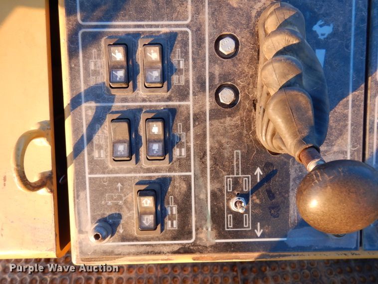 image for item DJ6023 2010 Caterpillar PM201  milling machine