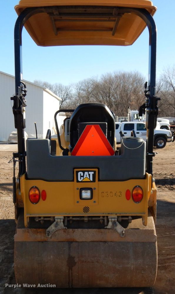 image for item DJ6047 2017 Caterpillar CB-34B  vibratory double drum roller