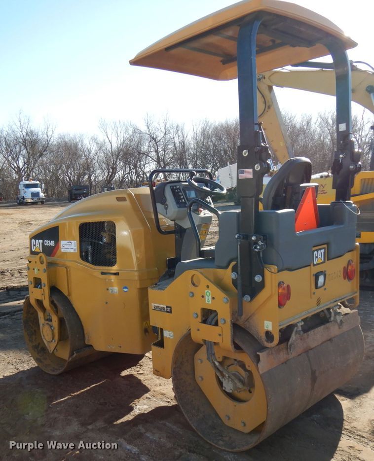image for item DJ6047 2017 Caterpillar CB-34B  vibratory double drum roller