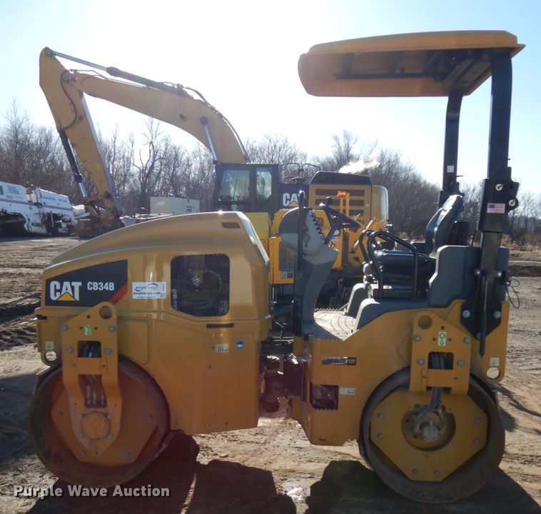 image for item DJ6047 2017 Caterpillar CB-34B  vibratory double drum roller