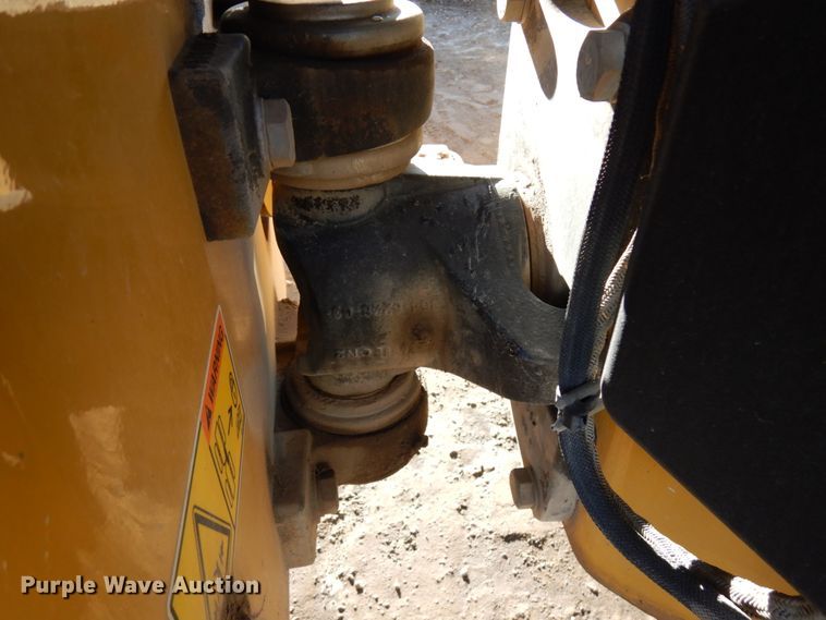 image for item DJ6047 2017 Caterpillar CB-34B  vibratory double drum roller