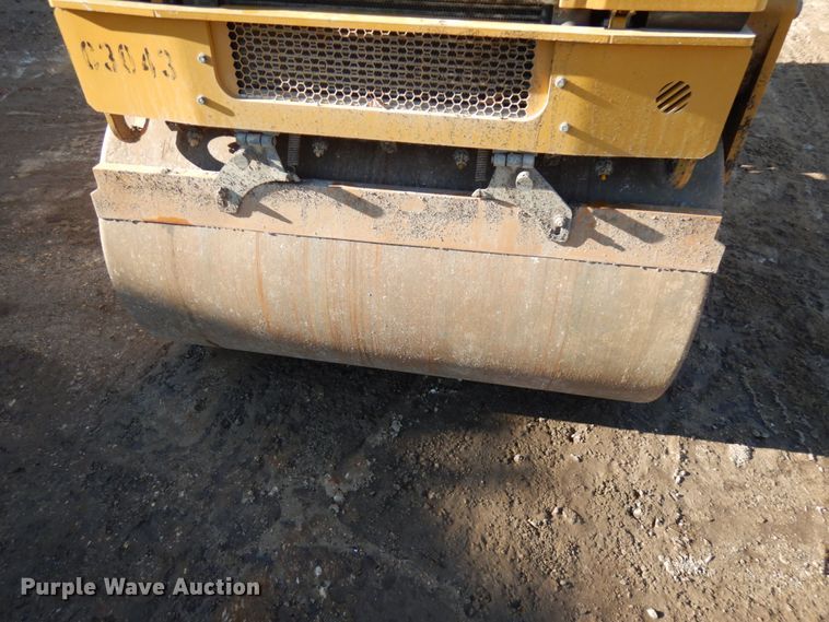 image for item DJ6047 2017 Caterpillar CB-34B  vibratory double drum roller