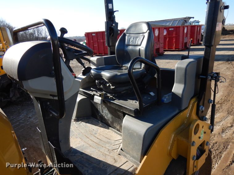 image for item DJ6047 2017 Caterpillar CB-34B  vibratory double drum roller