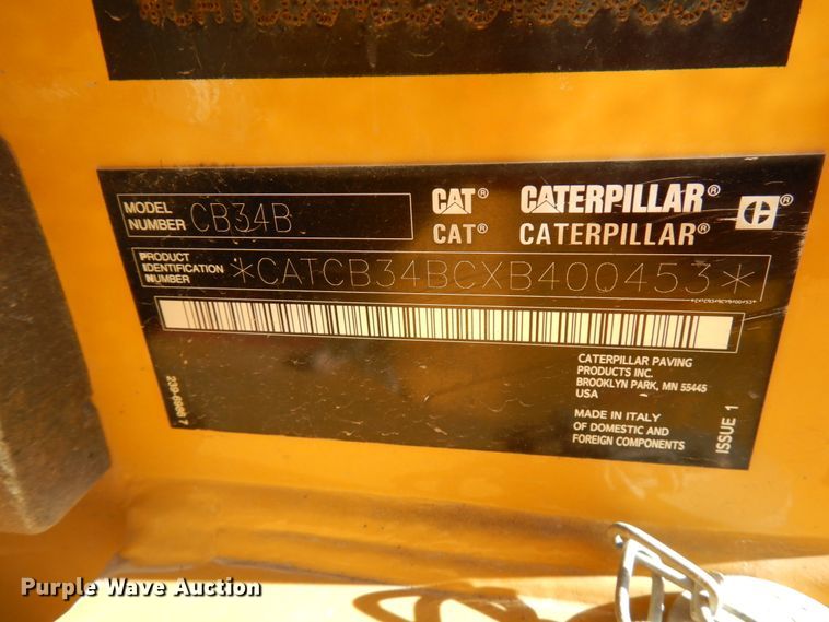image for item DJ6047 2017 Caterpillar CB-34B  vibratory double drum roller