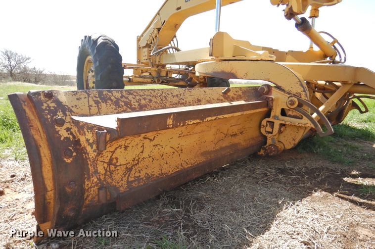 image for item DJ8346 1981 Caterpillar 120G  rigid frame motor grader