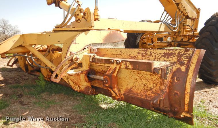 image for item DJ8346 1981 Caterpillar 120G  rigid frame motor grader