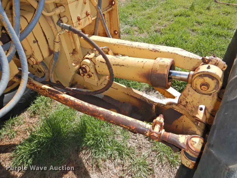 image for item DJ8346 1981 Caterpillar 120G  rigid frame motor grader
