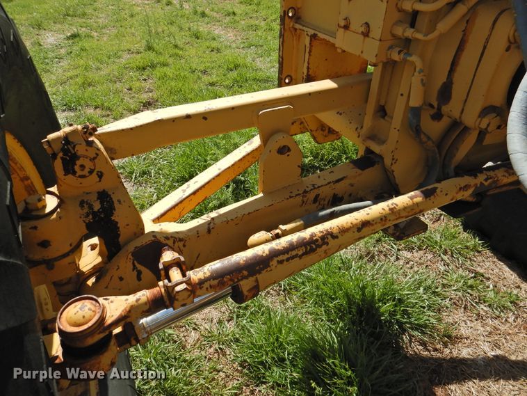 image for item DJ8346 1981 Caterpillar 120G  rigid frame motor grader