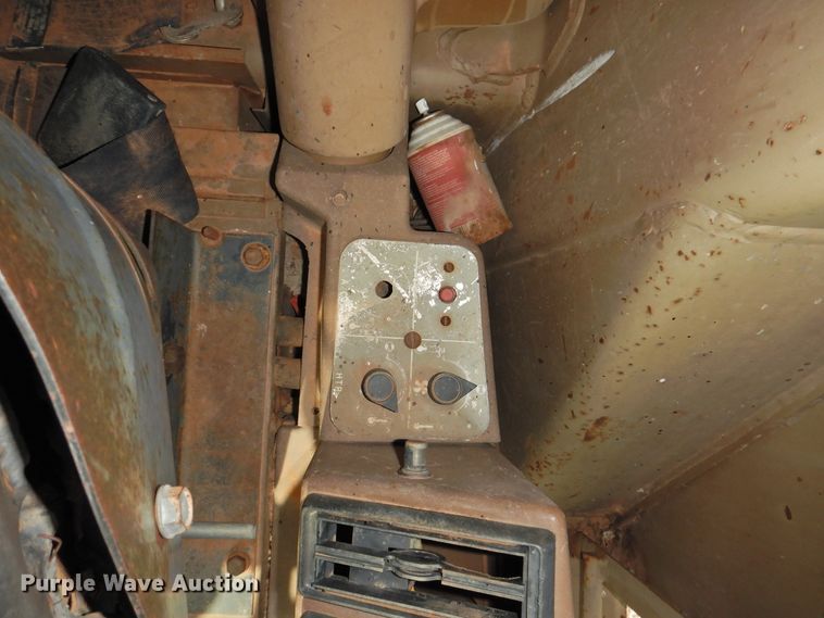 image for item DJ8346 1981 Caterpillar 120G  rigid frame motor grader