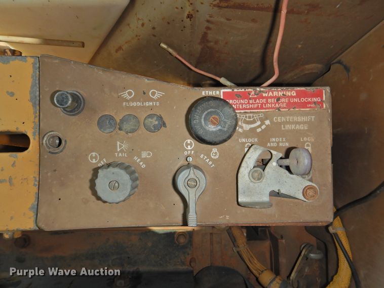 image for item DJ8346 1981 Caterpillar 120G  rigid frame motor grader