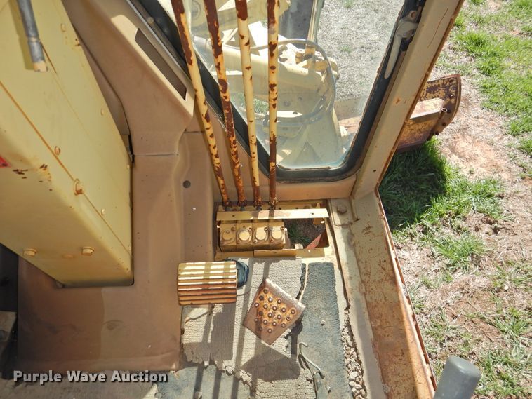 image for item DJ8346 1981 Caterpillar 120G  rigid frame motor grader