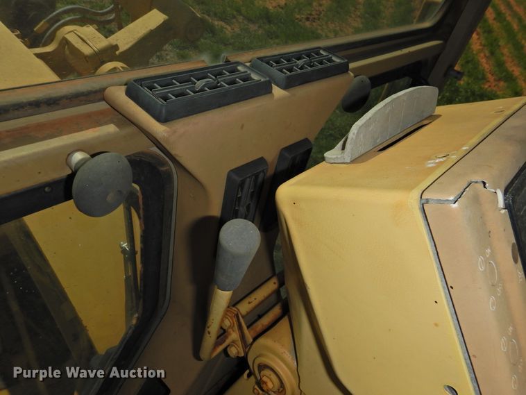 image for item DJ8346 1981 Caterpillar 120G  rigid frame motor grader