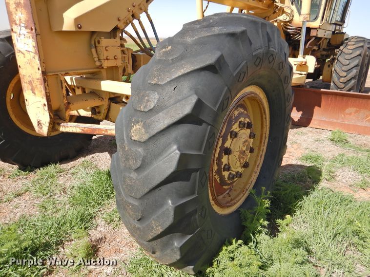 image for item DJ8346 1981 Caterpillar 120G  rigid frame motor grader
