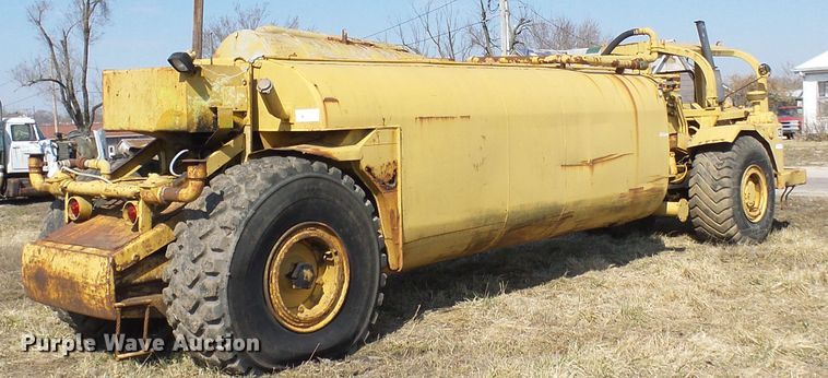 image for item DL0862 Caterpillar  water wagon