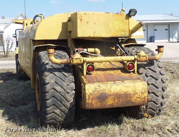 image for item DL0862 Caterpillar  water wagon